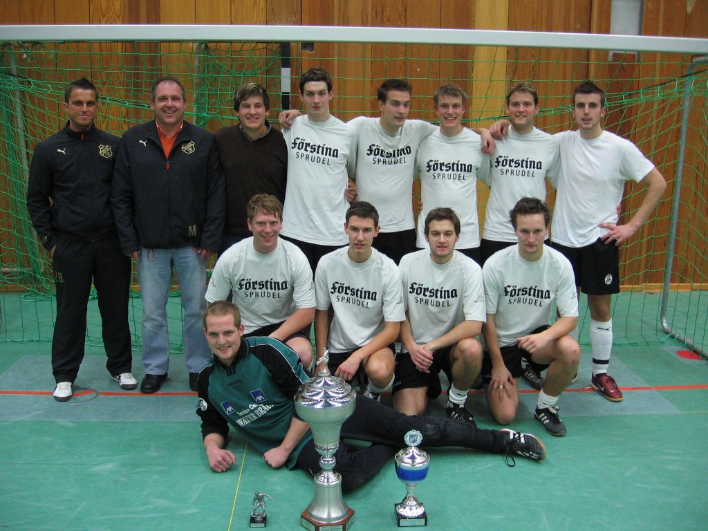 Auf dem Foto der Turniersieger aus dem Jahr 2007 SV Queck 
